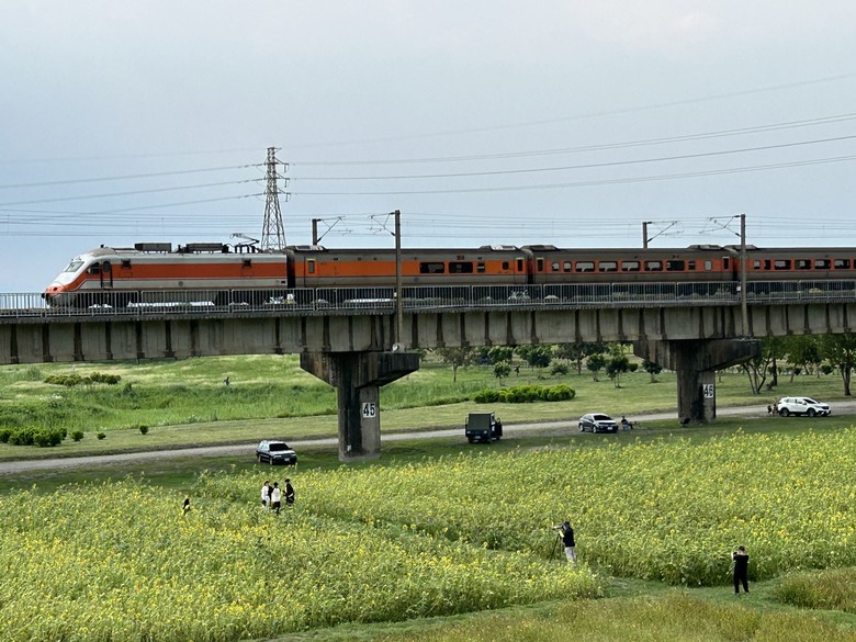 騎遊六塊厝車站、下淡水溪鐵橋園區