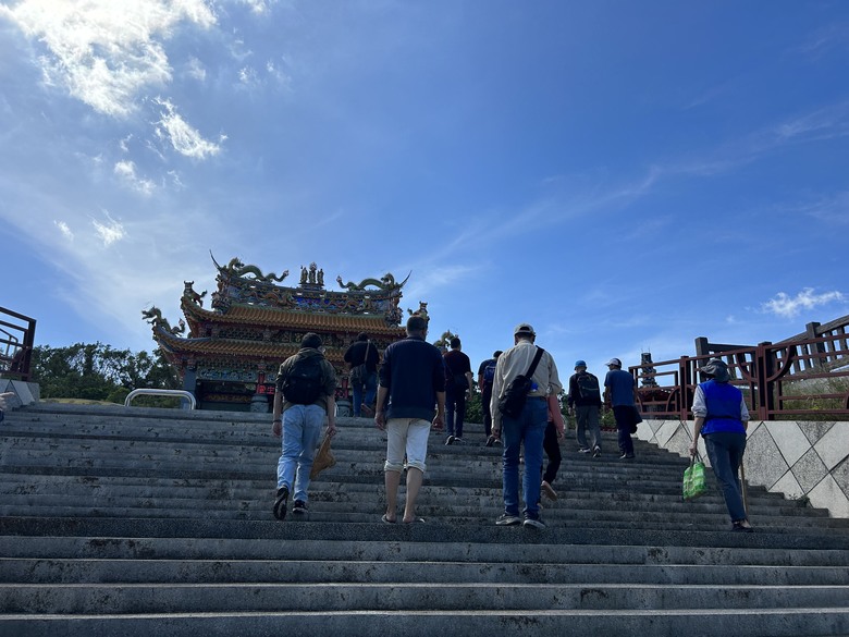 【小惡魔畫蛇添福】騎遊恒春龍水社區生態旅遊(紅龜粿DIY、摸蜆體驗)