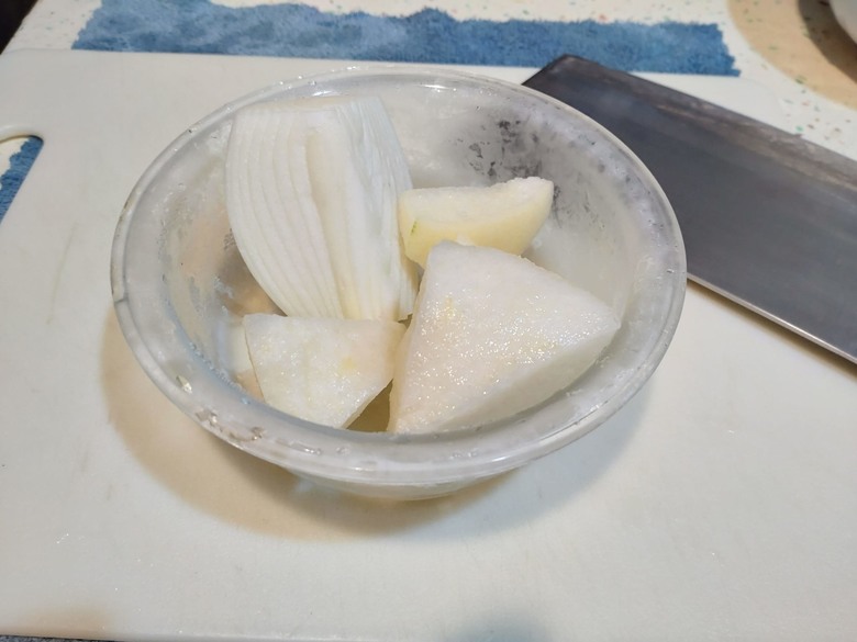 唉C~燙,燙. 呼嚕~呼嚕...燙,燙.呼嚕嚕嚕嚕嚕.....『韓式辣燉馬鈴薯排骨』