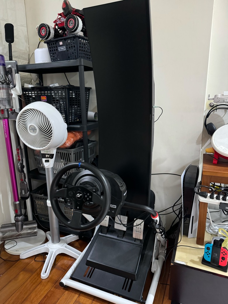 比閨蜜機好命機 還炫的 玩命機 (LG曲面電競寬螢幕+瑞米LMC-3+PS5+GT7+T牌方向盤+JBL+瑞米賽車架)還差一張椅子...