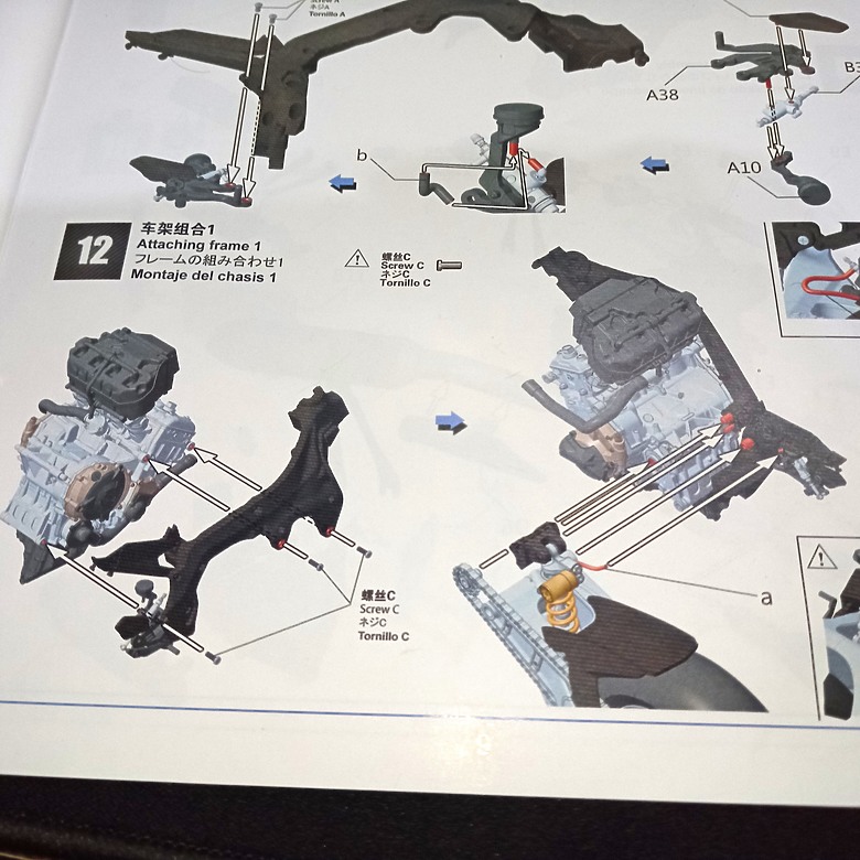 【模型新手也能輕鬆組 Part2】從0到100帶你一起組裝，MENG 1/9 BMW HP4 RACE MT-004s 重機模型 悅色版