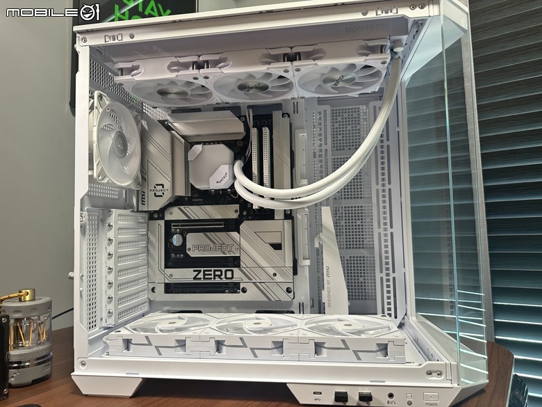 新海景房機殼!微星 MAG PANO 100L PZ 裝機