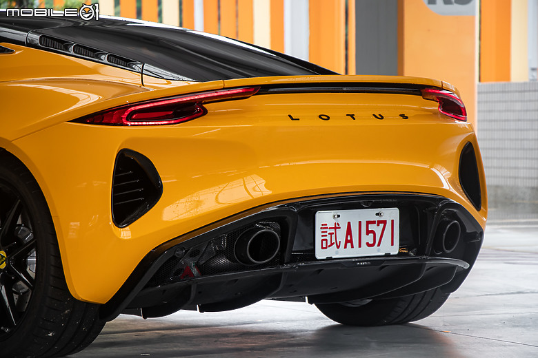Lotus Emira V6 First Edition 試駕|純種跑車就該如此打造!