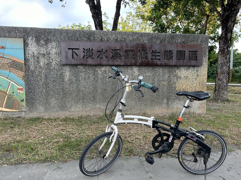 騎遊六塊厝車站、下淡水溪鐵橋園區