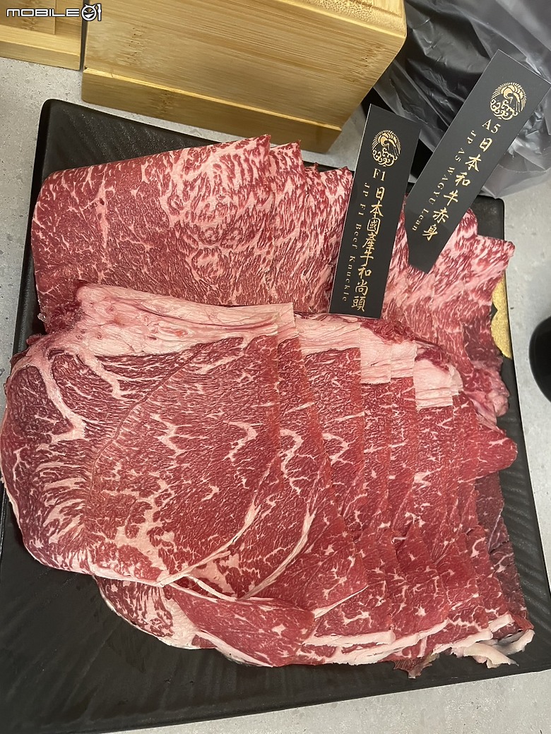 極鶴和牛鍋物：一場視覺與味蕾的頂級饗宴