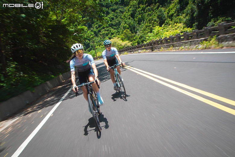 Garmin Edge 1050 旗艦自行車錶開箱實測|大螢幕更清晰,再增團騎訊息、車鈴警示、障礙物警示等實用新功能!