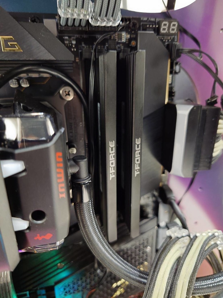 點我看大圖 十銓 T-FORCE XTREEM Narvik Black 無光的質感記憶體 DDR5-7600MHz 48G (2x24G) 新舊相容性測試