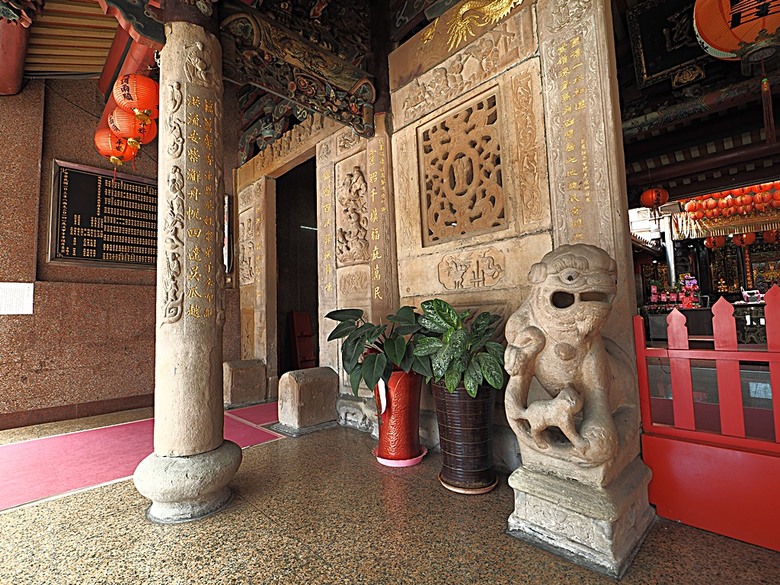 頭城老街(北門福德祠、盧纘祥公館、開蘭媽祖慶元宮、南門福德祠)、李榮春文學館、頭城文創園區，還有美味的車站前阿伯炸蛋蔥油餅 — 搭火車去宜蘭旅行之 頭城散步