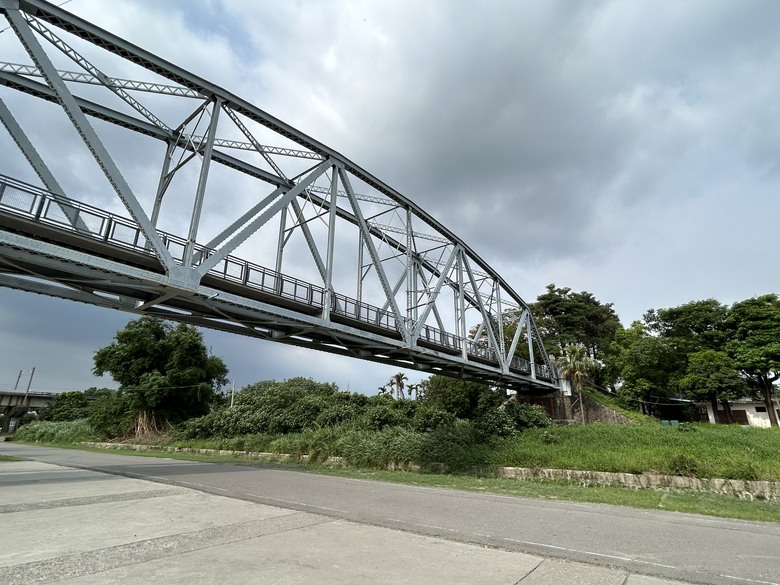 騎遊六塊厝車站、下淡水溪鐵橋園區