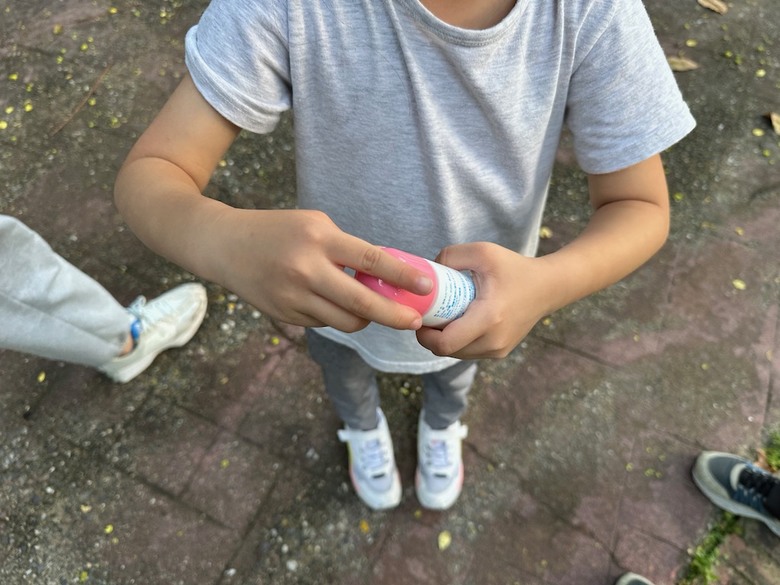 開箱MUHI無比寶貝止癢液｜帶小孩出門必備良藥