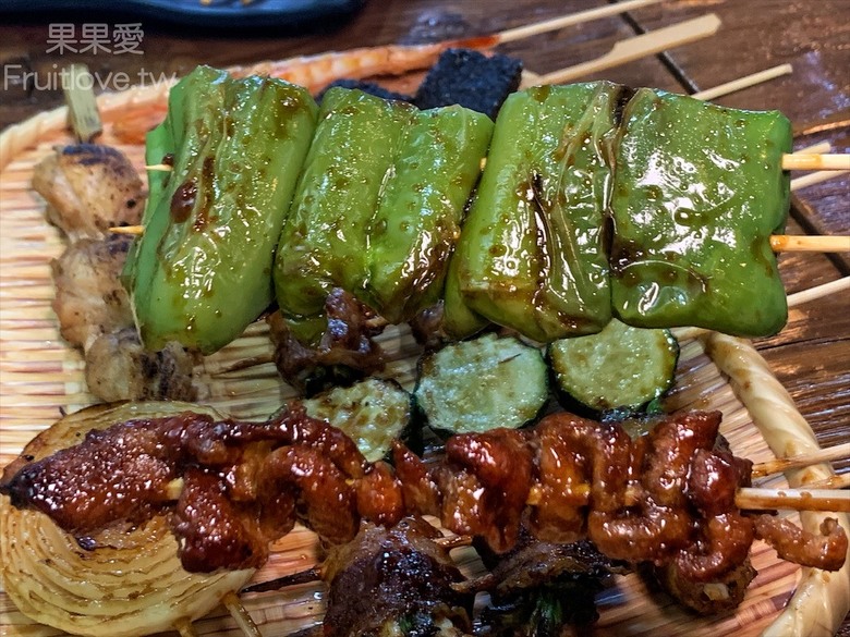 點我看大圖 每種食材有自己獨特的烤法,配上獨特的醬汁,好吃到停不下來,還有很道地的泰式涼拌媽媽麵