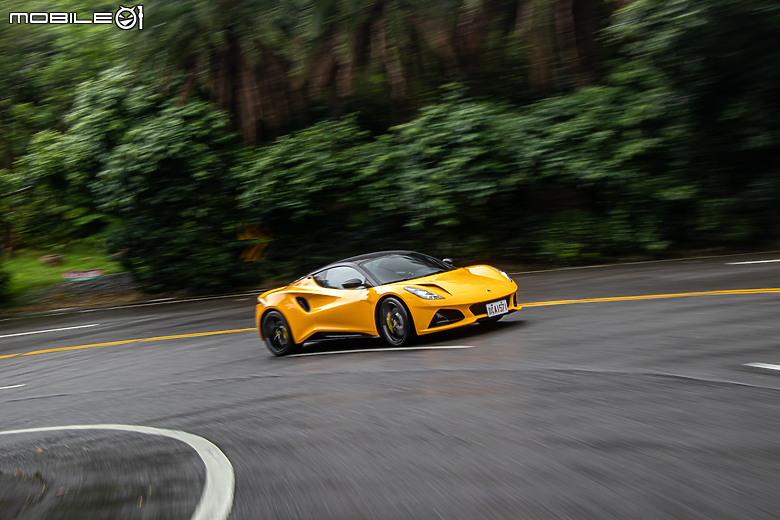 Lotus Emira V6 First Edition 試駕|純種跑車就該如此打造!