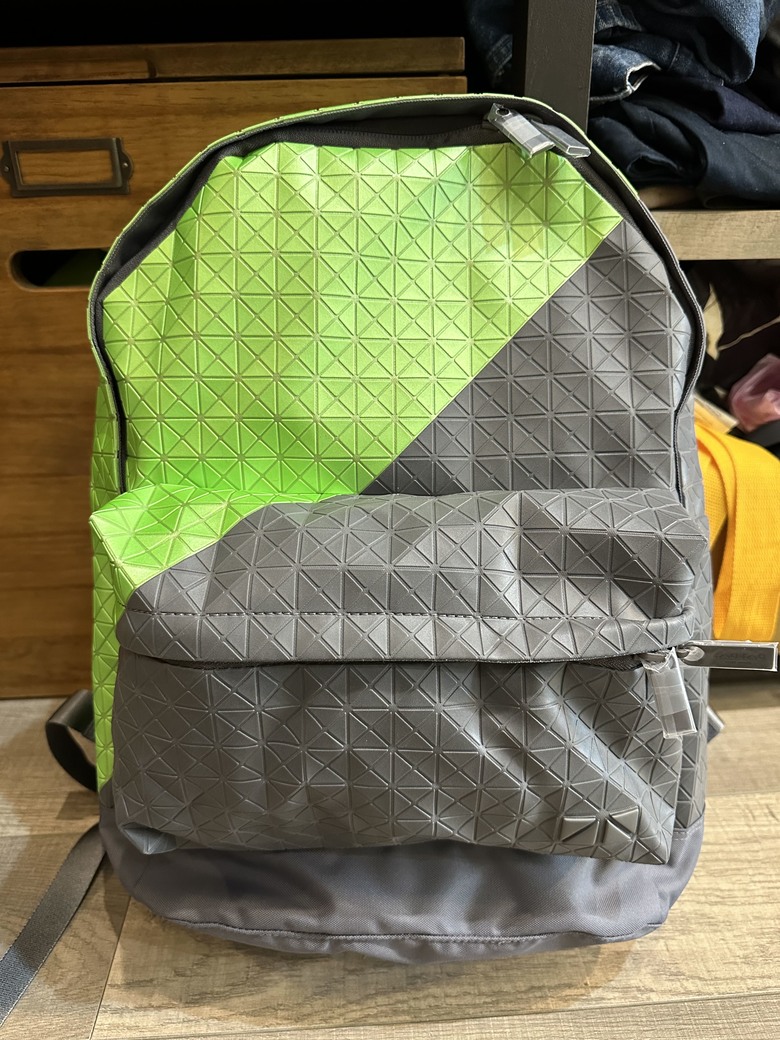 「開箱」bao bao ISSEY MIYAKI 灰綠色雙肩包