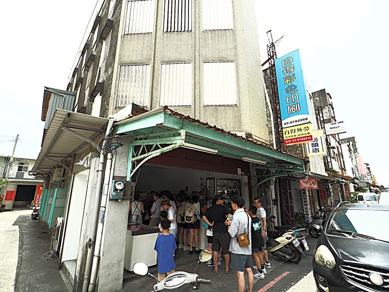 頭城老街(北門福德祠、盧纘祥公館、開蘭媽祖慶元宮、南門福德祠)、李榮春文學館、頭城文創園區,還有美味的車站前阿伯炸蛋蔥油餅 — 搭火車去宜蘭旅行之 頭城散步