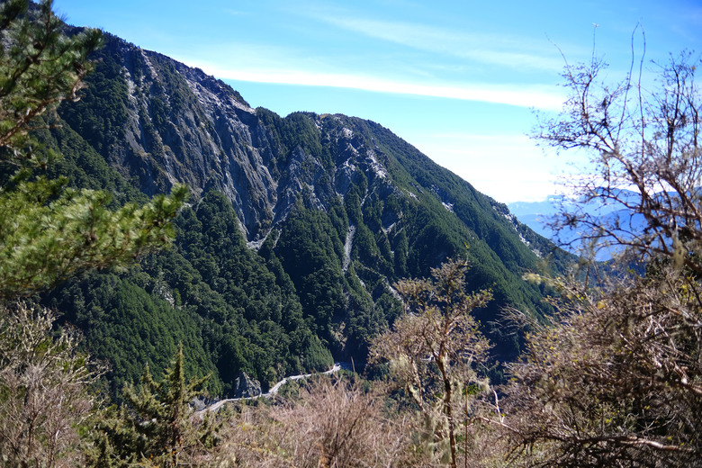 點我看大圖 【南橫溪頭山】媲美南橫三星百岳的一座巨岩高山