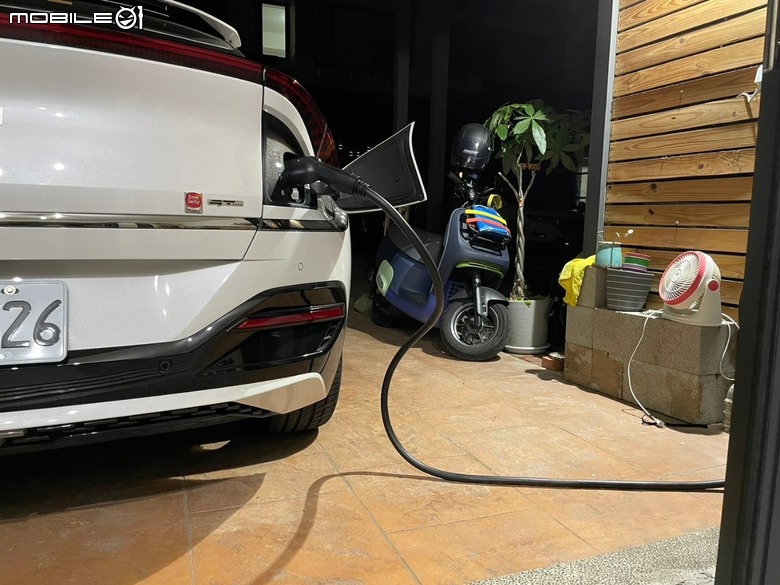 擁有KIA EV6 GT-LINE一年後的慢開箱