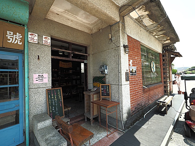 頭城老街(北門福德祠、盧纘祥公館、開蘭媽祖慶元宮、南門福德祠)、李榮春文學館、頭城文創園區,還有美味的車站前阿伯炸蛋蔥油餅 — 搭火車去宜蘭旅行之 頭城散步