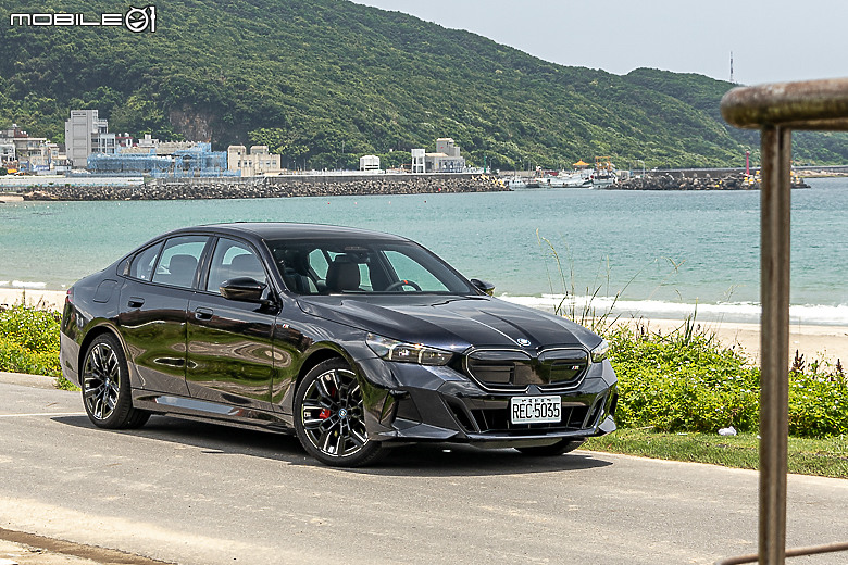 BMW i5 M60 xDrive 試駕|豪華舒適依舊,更多了一身好功夫!