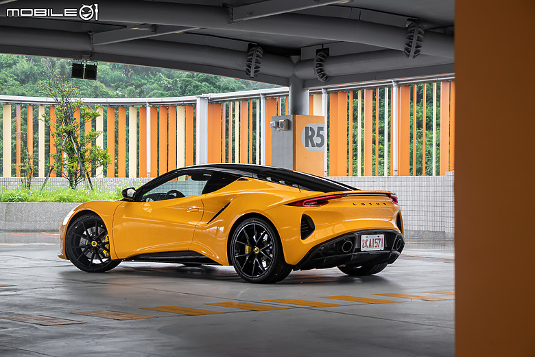 Lotus Emira V6 First Edition 試駕|純種跑車就該如此打造!
