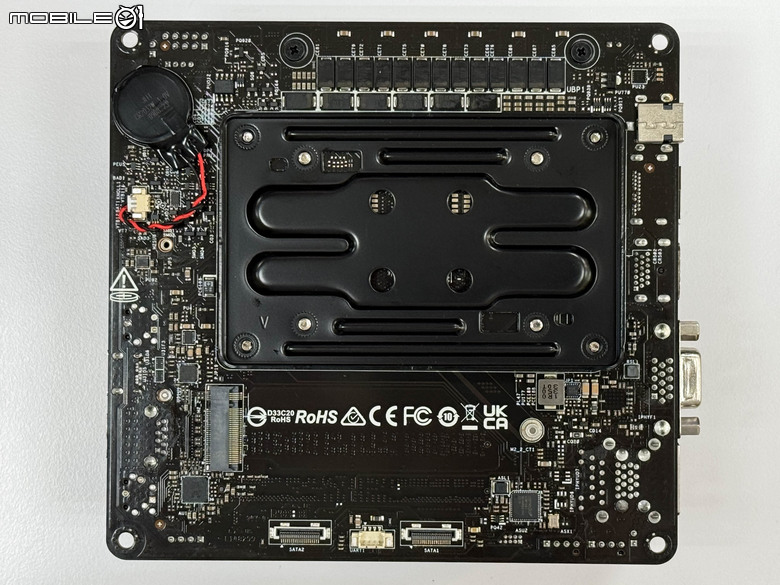 ASRock DeskMini X600 開箱實測 在迷你機體內延續海量儲存擴充設計