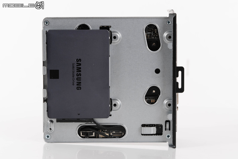 ASRock DeskMini X600 開箱實測 在迷你機體內延續海量儲存擴充設計