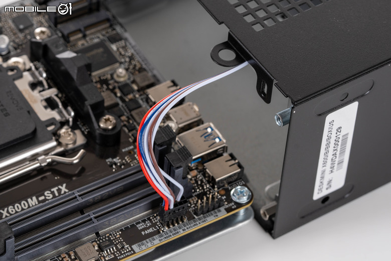 ASRock DeskMini X600 開箱實測 在迷你機體內延續海量儲存擴充設計