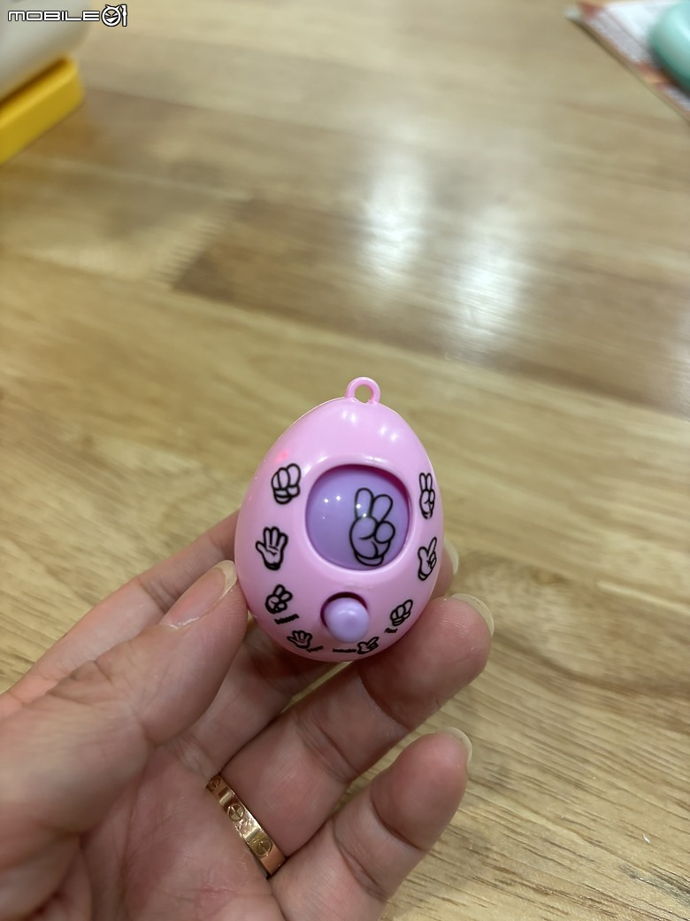 驚喜滿滿!幸運兔拉霸遊戲機開箱 - 全家同樂的歡樂新寵