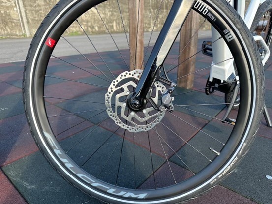 [開箱] 紅點設計獎台灣新品牌LITZMO EM-05 PRO電輔車