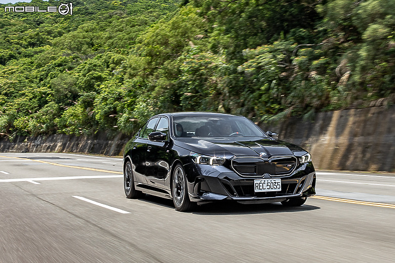 BMW i5 M60 xDrive 試駕|豪華舒適依舊,更多了一身好功夫!