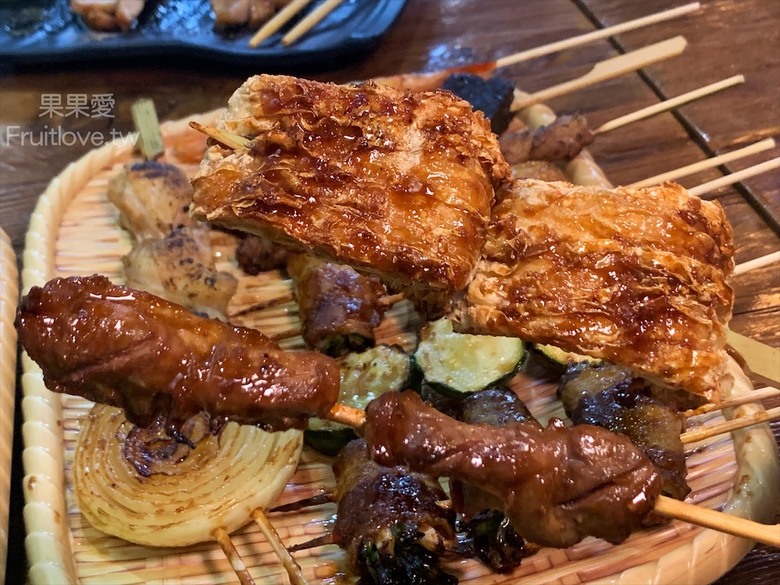 點我看大圖 每種食材有自己獨特的烤法,配上獨特的醬汁,好吃到停不下來,還有很道地的泰式涼拌媽媽麵