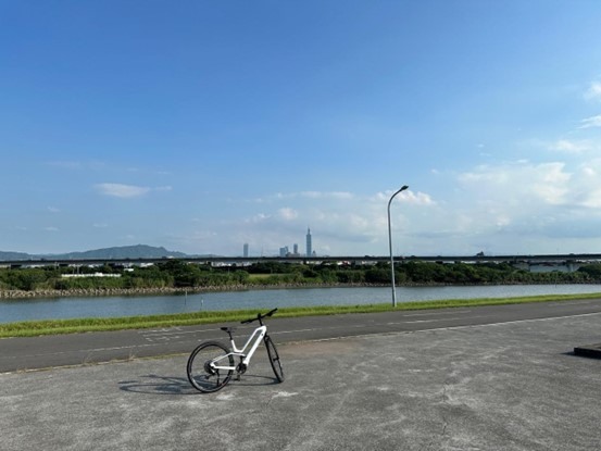[開箱] 紅點設計獎台灣新品牌LITZMO EM-05 PRO電輔車