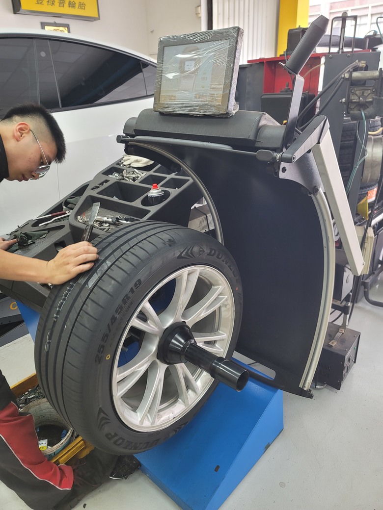Dunlop e.Sport Maxx 電動車胎心得(Model Y)