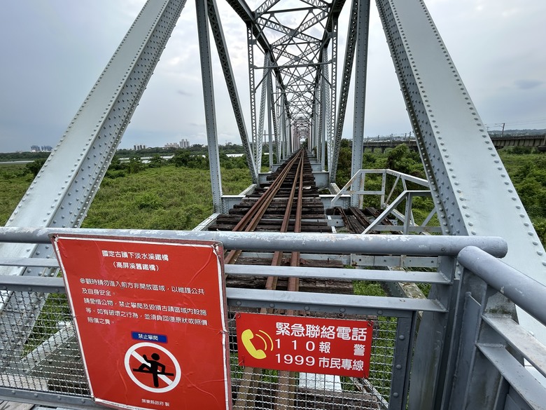 騎遊六塊厝車站、下淡水溪鐵橋園區