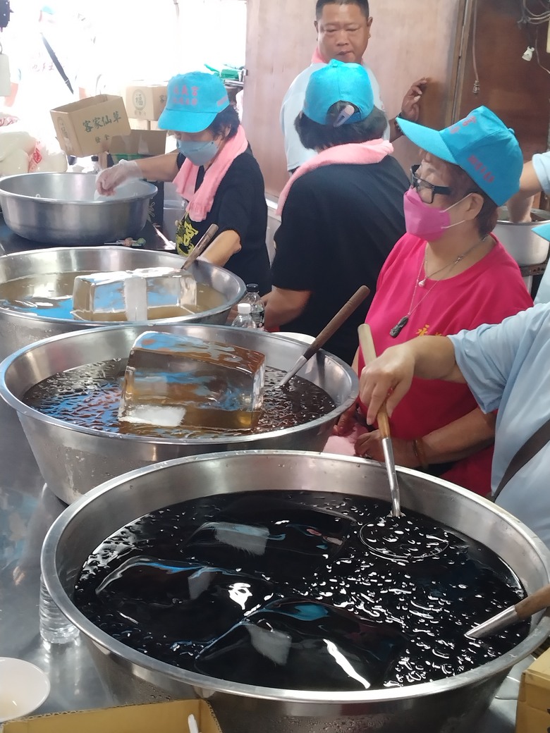 點我看大圖 這兩天你可能沒看過的陣頭 - 陸上遊江/鍾馗嫁妹/北港犁炮