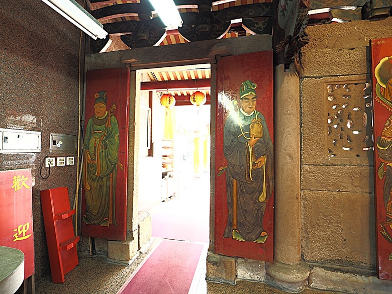 頭城老街(北門福德祠、盧纘祥公館、開蘭媽祖慶元宮、南門福德祠)、李榮春文學館、頭城文創園區，還有美味的車站前阿伯炸蛋蔥油餅 — 搭火車去宜蘭旅行之 頭城散步