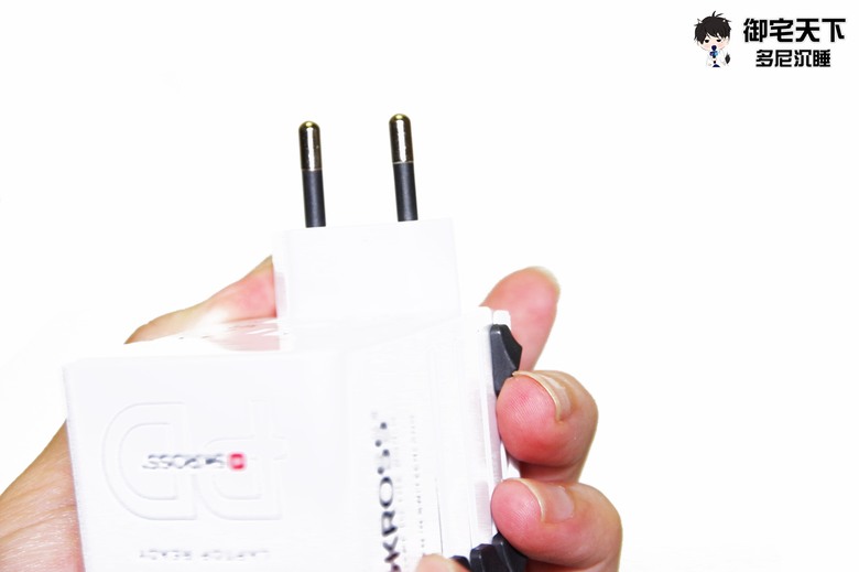 開箱|【瑞士 Skross】65W Type-C / USB PD 旅行萬國插頭氮化鎵充電器(1A1C) - 跨國使用無限制,帶來極速穩定的隨行充電體驗!