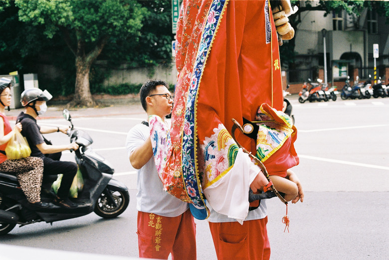 點我看大圖 這兩天你可能沒看過的陣頭 - 陸上遊江/鍾馗嫁妹/北港犁炮