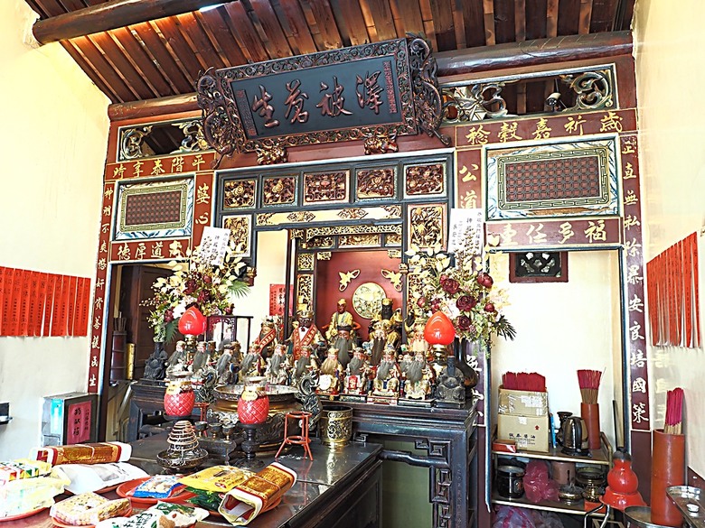 頭城老街(北門福德祠、盧纘祥公館、開蘭媽祖慶元宮、南門福德祠)、李榮春文學館、頭城文創園區，還有美味的車站前阿伯炸蛋蔥油餅 — 搭火車去宜蘭旅行之 頭城散步