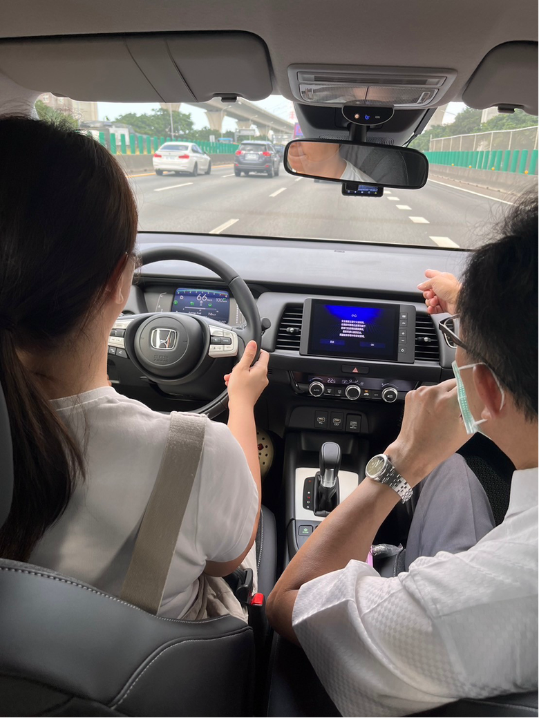老婆試乘Venue& FIT心得分享