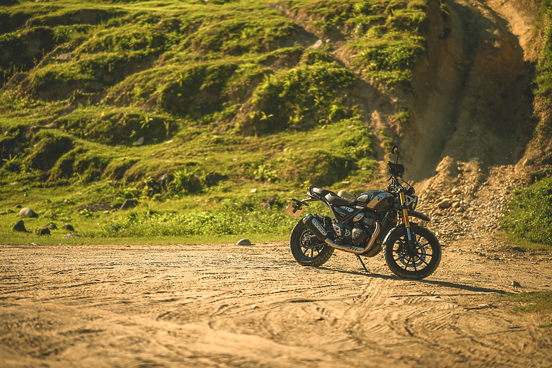 Scrambler 400X 交車蓋大樓！