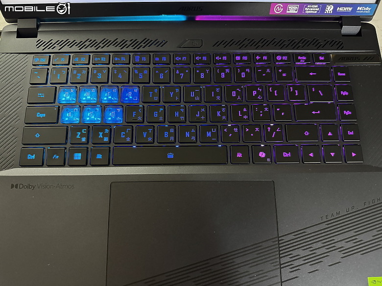 點我看大圖 AI Nexus 導入 AORUS 16X AKG 星夜灰開箱