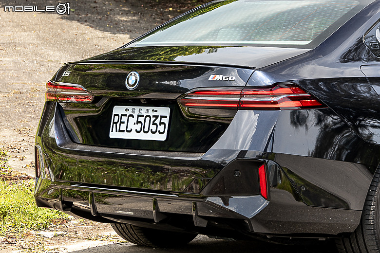 BMW i5 M60 xDrive 試駕|豪華舒適依舊,更多了一身好功夫!
