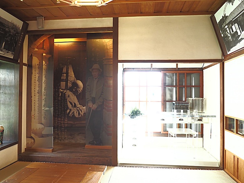 頭城老街(北門福德祠、盧纘祥公館、開蘭媽祖慶元宮、南門福德祠)、李榮春文學館、頭城文創園區,還有美味的車站前阿伯炸蛋蔥油餅 — 搭火車去宜蘭旅行之 頭城散步