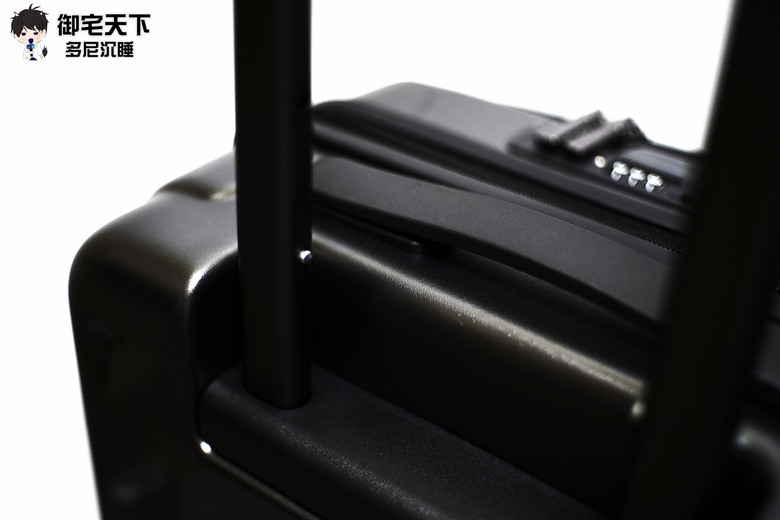 開箱｜Targus&reg; Pro-Tek&reg; 20 吋隨身行李箱 TBR043 - 輕便、耐用、好看，適合出差旅行之作！