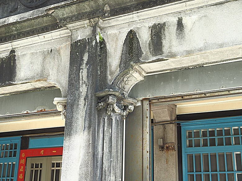頭城老街(北門福德祠、盧纘祥公館、開蘭媽祖慶元宮、南門福德祠)、李榮春文學館、頭城文創園區,還有美味的車站前阿伯炸蛋蔥油餅 — 搭火車去宜蘭旅行之 頭城散步