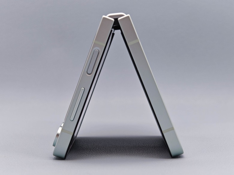 點我看大圖 Galaxy Z Flip6 使用報告 迄今最完美的三星小摺疊手機!