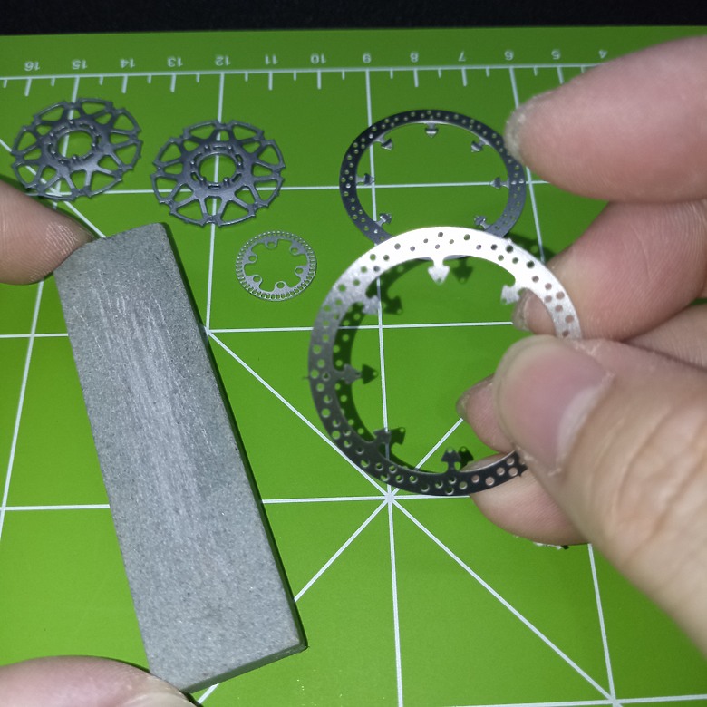 【模型新手也能輕鬆組 Part2】從0到100帶你一起組裝，MENG 1/9 BMW HP4 RACE MT-004s 重機模型 悅色版