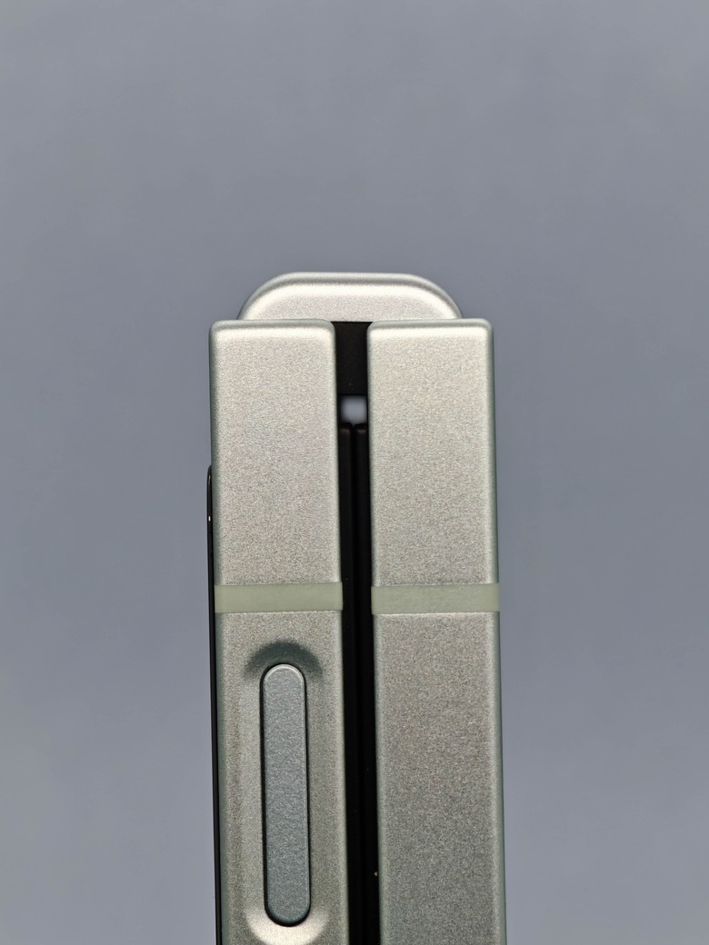 點我看大圖 Galaxy Z Flip6 使用報告 迄今最完美的三星小摺疊手機!