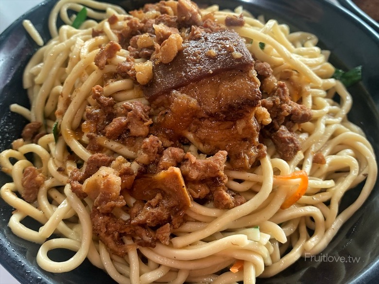 點我看大圖 水湳市場中式早午餐,許多饕客推薦,餐點便宜又好吃,份量很足