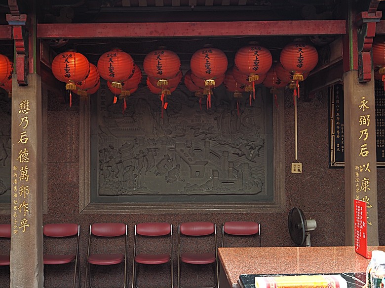 頭城老街(北門福德祠、盧纘祥公館、開蘭媽祖慶元宮、南門福德祠)、李榮春文學館、頭城文創園區，還有美味的車站前阿伯炸蛋蔥油餅 — 搭火車去宜蘭旅行之 頭城散步